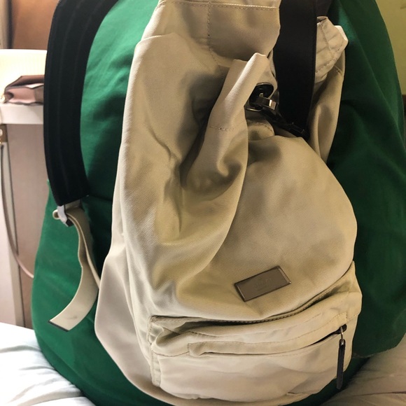 - Authentic Gucci Backpack canvas nylon leather beige and black - Picture 10 of 16